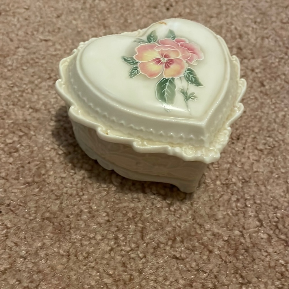 Porcelain jewelry holder